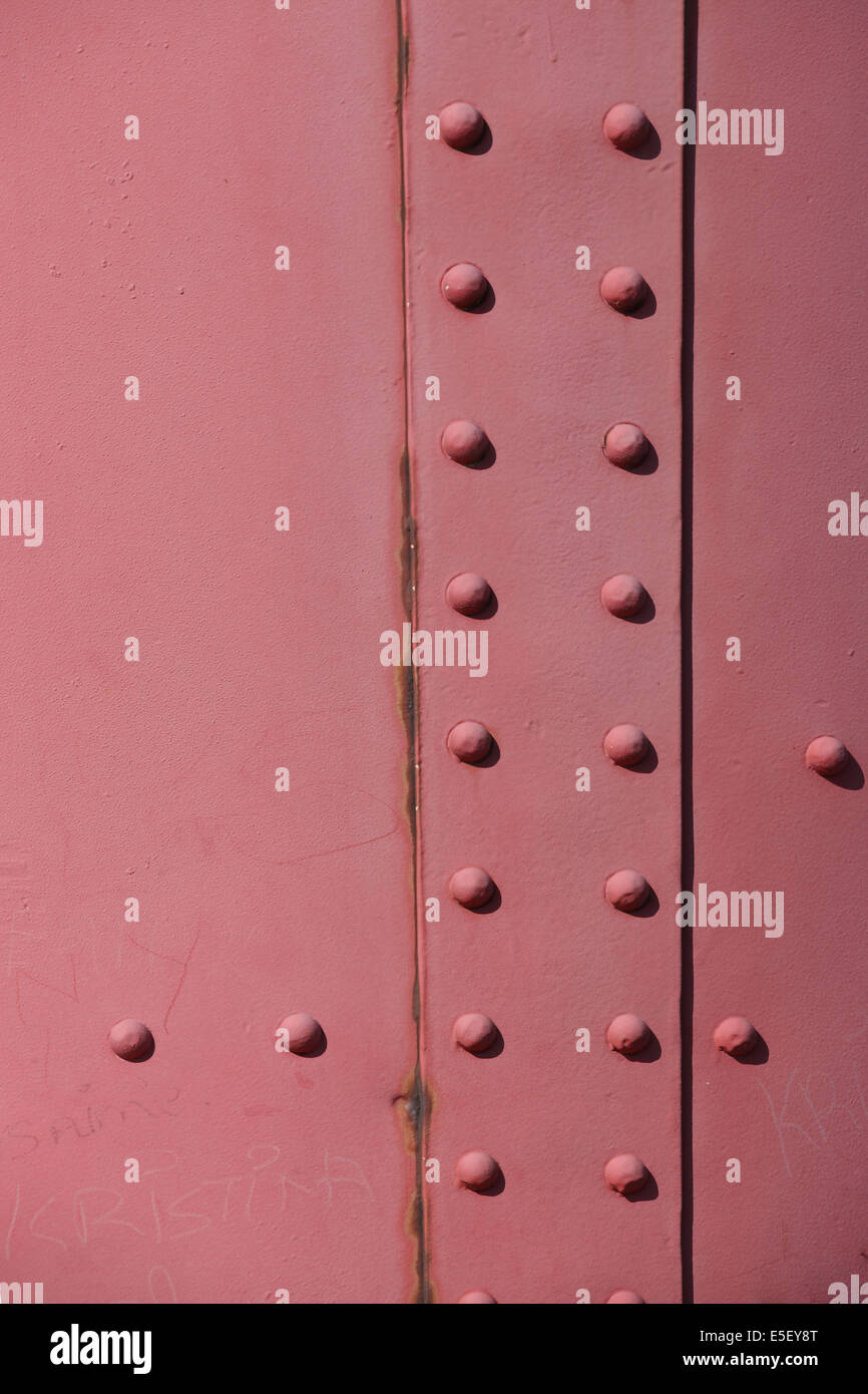 Francia, regione nord, pas de calais, boulogne sur mer, porto, digue, jetee, phare rouge, dettaglio tole et Rivets, Foto Stock