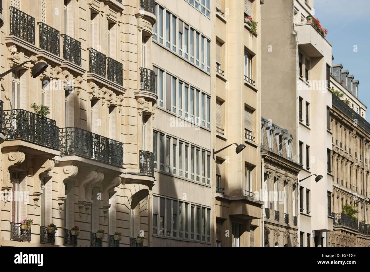 Francia, Ile de France, parigi 17e circondario, 10 a 14 rue ampere, sequenza stilistica, facciate, Foto Stock