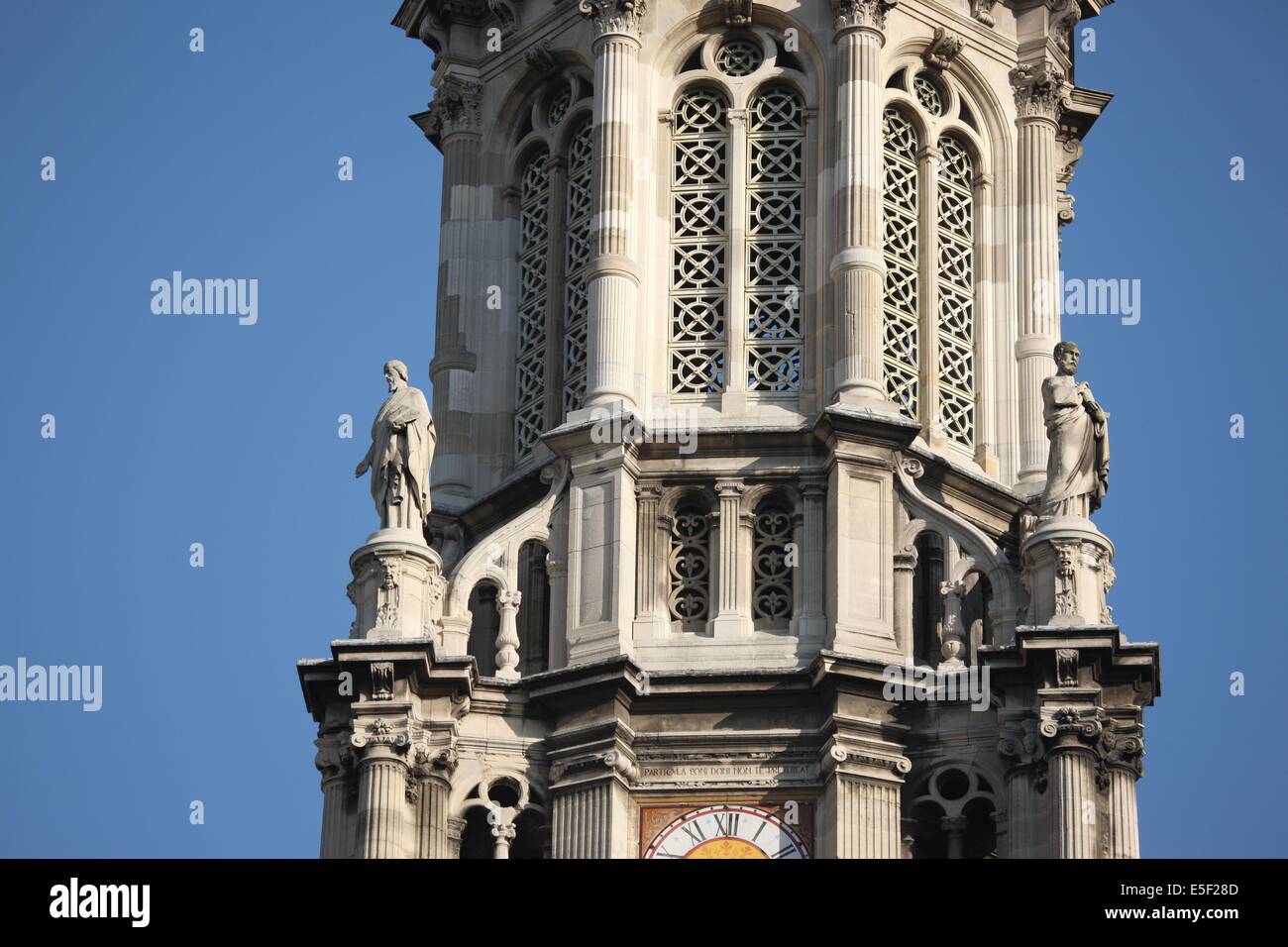 Francia, ile de france, parigi 9e circondario, Place d'estienne d'orves, eglise de la trinite, architecte theodore ballu, facciata, clocher, scultura, Foto Stock