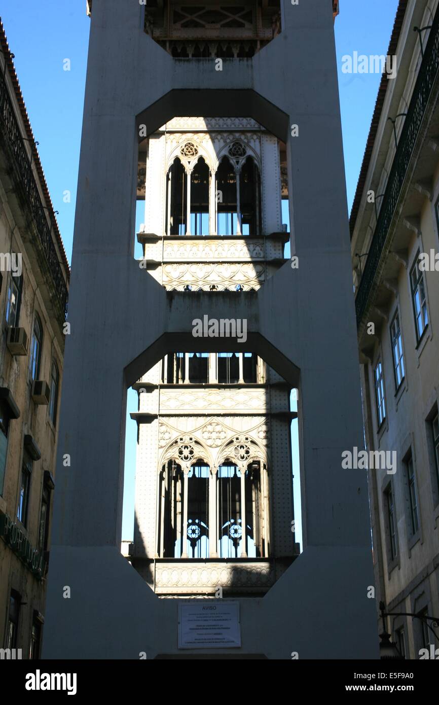 Francia, regione Ile de France, Parigi 16e arrondissement, avenue du President Wilson, Palais de Tokyo, fermeture, terrasse non installee, matin, Foto Stock