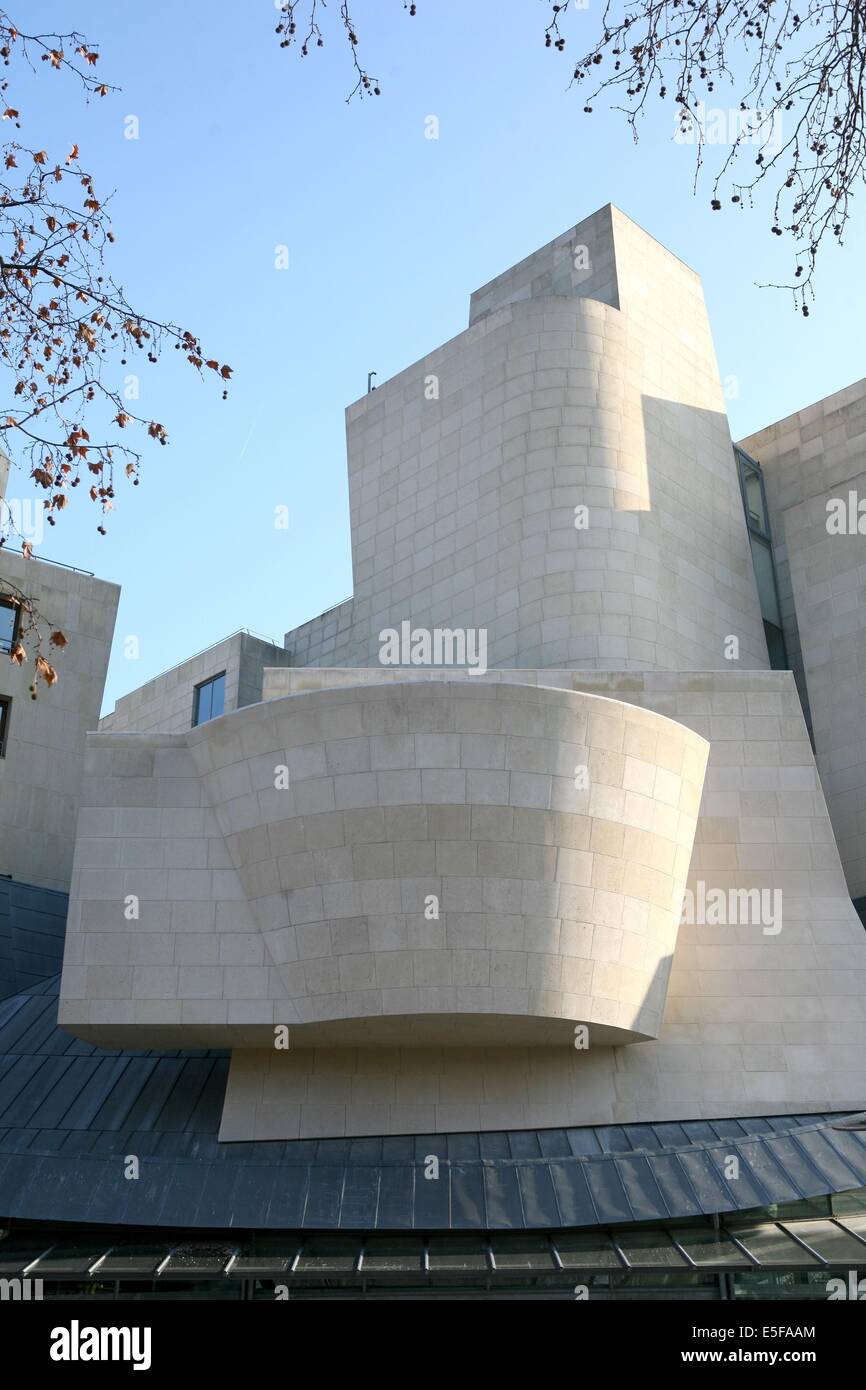 Cinematheque francaise, 51 rue de Bercy, Parigi 12e architettura arrondissement : Frank O. Gehry Batiment Couchure en 1994. Data : 2011-2012 Foto Stock