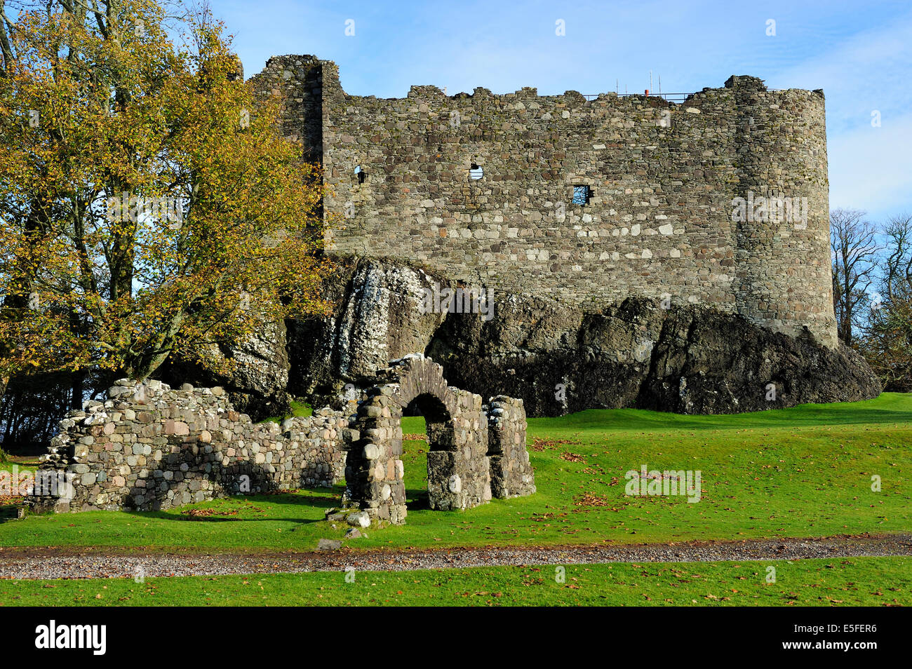 I colori autunnali a Dunstaffnage Castle, Argyll and Bute, Scozia Foto Stock