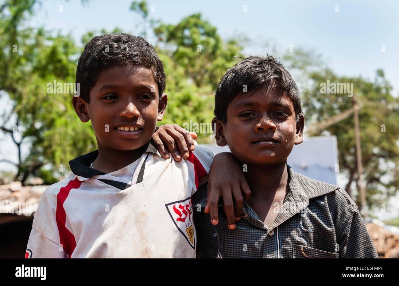 Due ragazzi indiani, ritratto, Usilampatti, Tamil Nadu, India Foto Stock