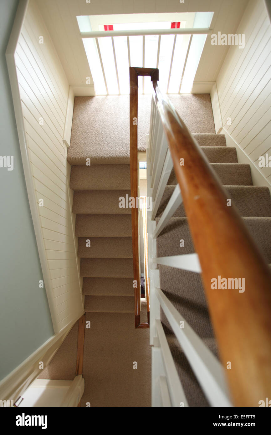 Lo sbarco e la tromba delle scale in un tradizionale cottage Gallese Foto Stock