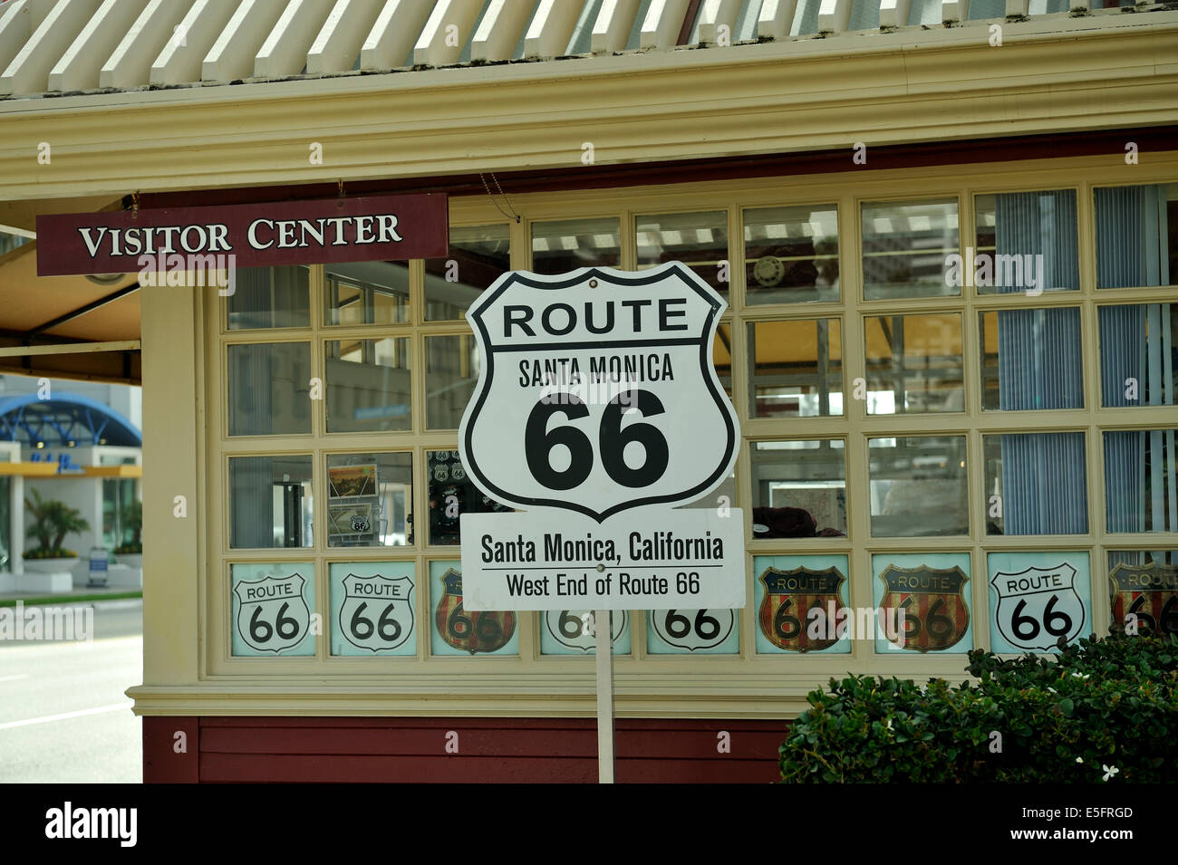 Segno nel punto di terminazione del percorso 66, Santa Monica, nella contea di Los Angeles, California, Stati Uniti d'America Foto Stock
