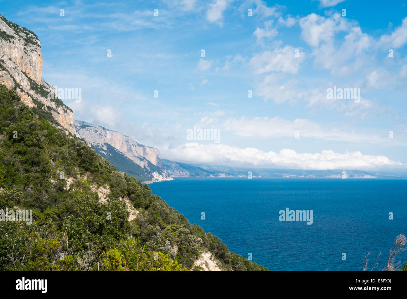 Ogliastra scogliere da cala Mariolu, Baunei, Sardegna, Italia Foto Stock