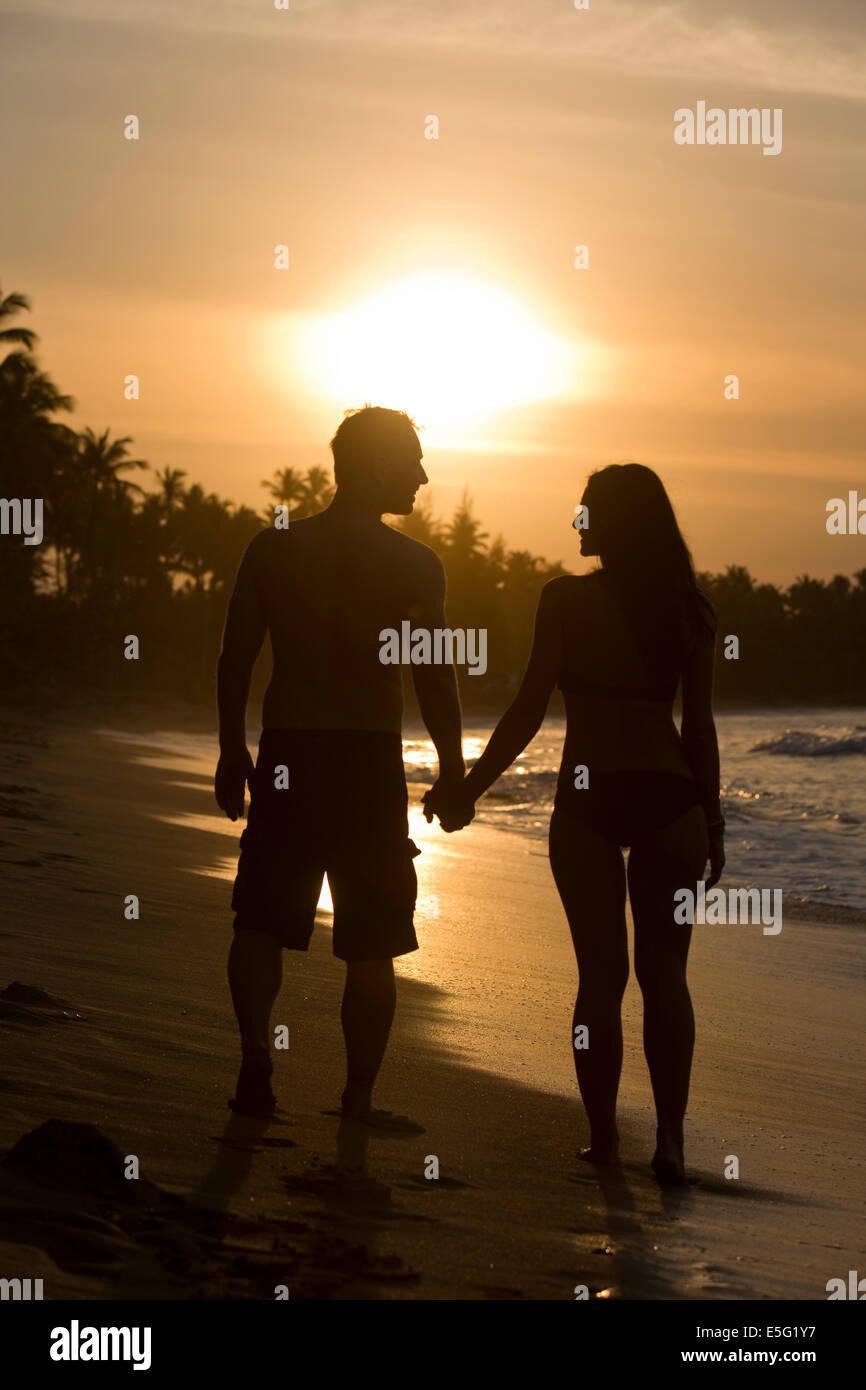 Matura in amore a spiaggia, Repubblica Dominicana Foto Stock