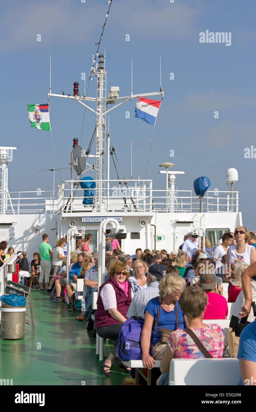 Borkum, Germania: Luglio 29, 2014, gli ospiti sui traghetti di Borkum, Germania Foto Stock