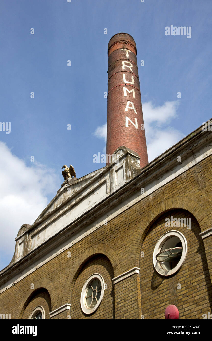 Mercato del cortile, il vecchio Truman Brewery, Brick Lane, Spitalfields, East End di Londra, Inghilterra, Regno Unito Foto Stock
