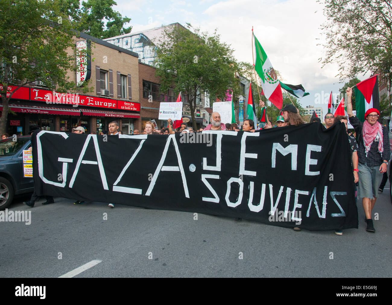 Montreal, Canada. Il 30 luglio, 2014. Montrealers ha avuto sulle strade per protestare contro il bombardamento ininterrotta della striscia di Gaza che è risultante in un numero crescente di civili palestinesi casulaties. Credito: Megapress/Alamy Live News Foto Stock