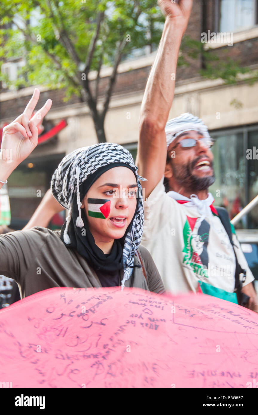 Montreal, Canada. Il 30 luglio, 2014. Montrealers ha avuto sulle strade per protestare contro il bombardamento ininterrotta della striscia di Gaza che è risultante in un numero crescente di civili palestinesi casulaties. Credito: Megapress/Alamy Live News Foto Stock