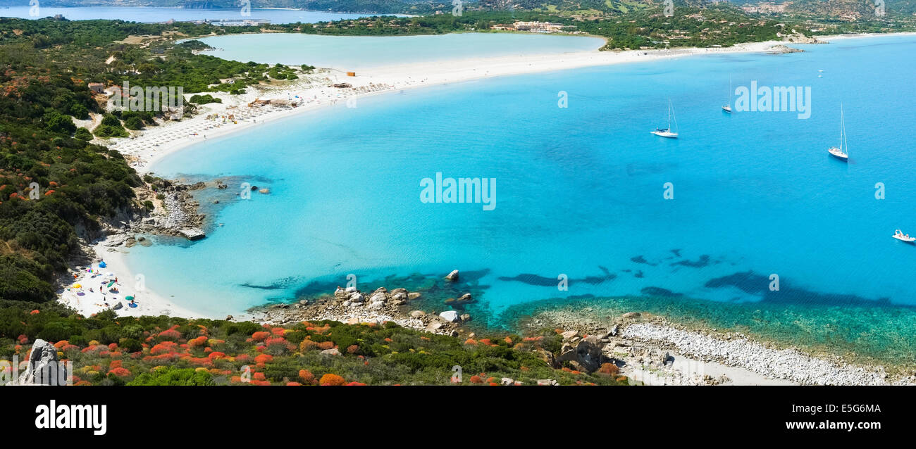 Vista aerea di Villasimius e di Porto Giunco spiaggia, Sardegna, Italia Foto Stock