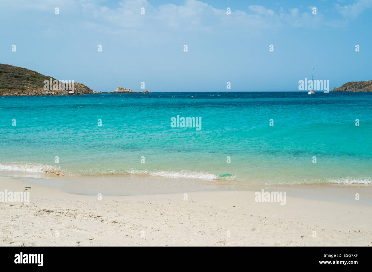Spiaggia di Tuerredda lungo la costa di Teulada, Sardegna Sud, Italia Foto Stock