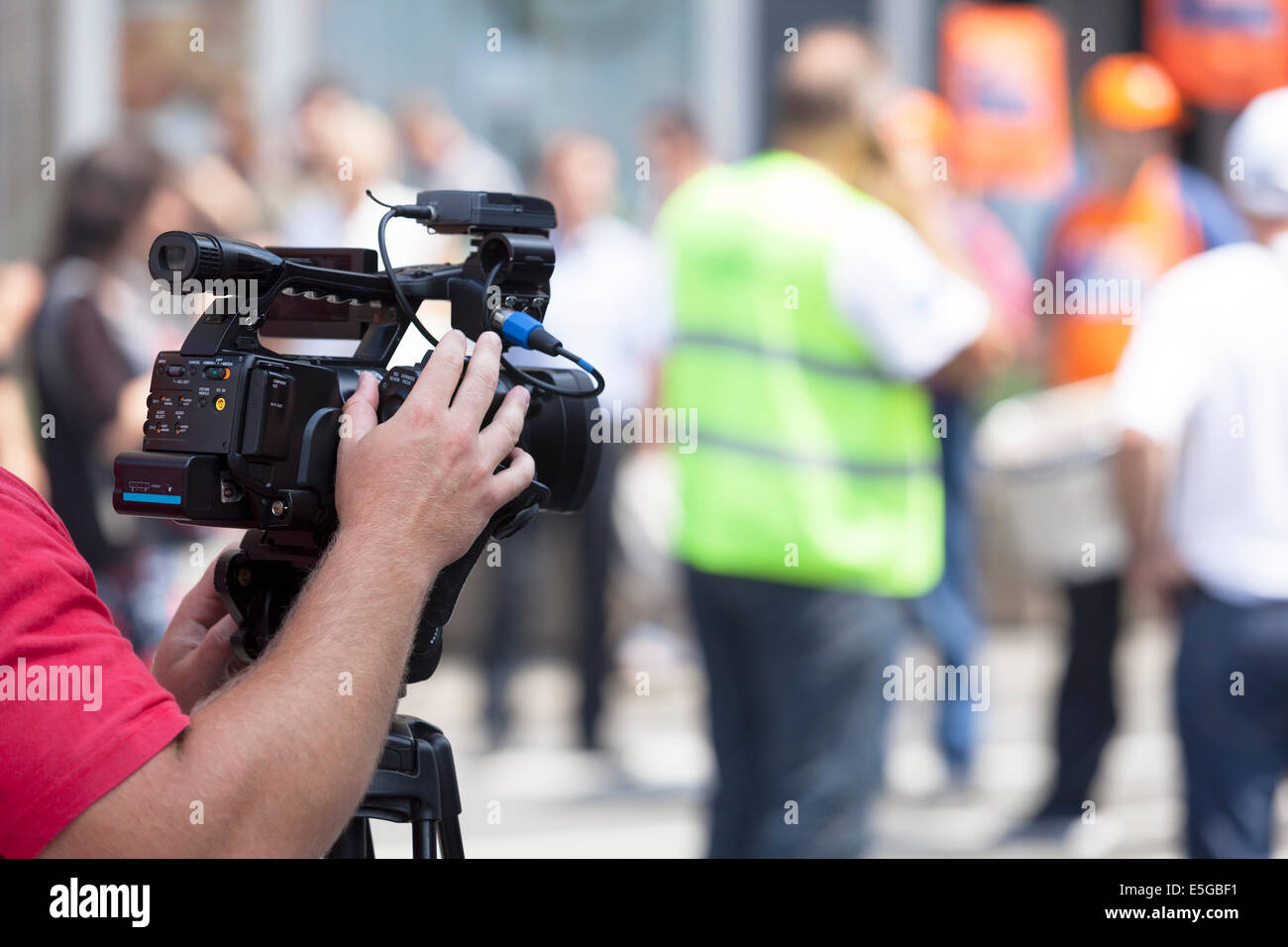 La ripresa di un evento con una videocamera Foto Stock