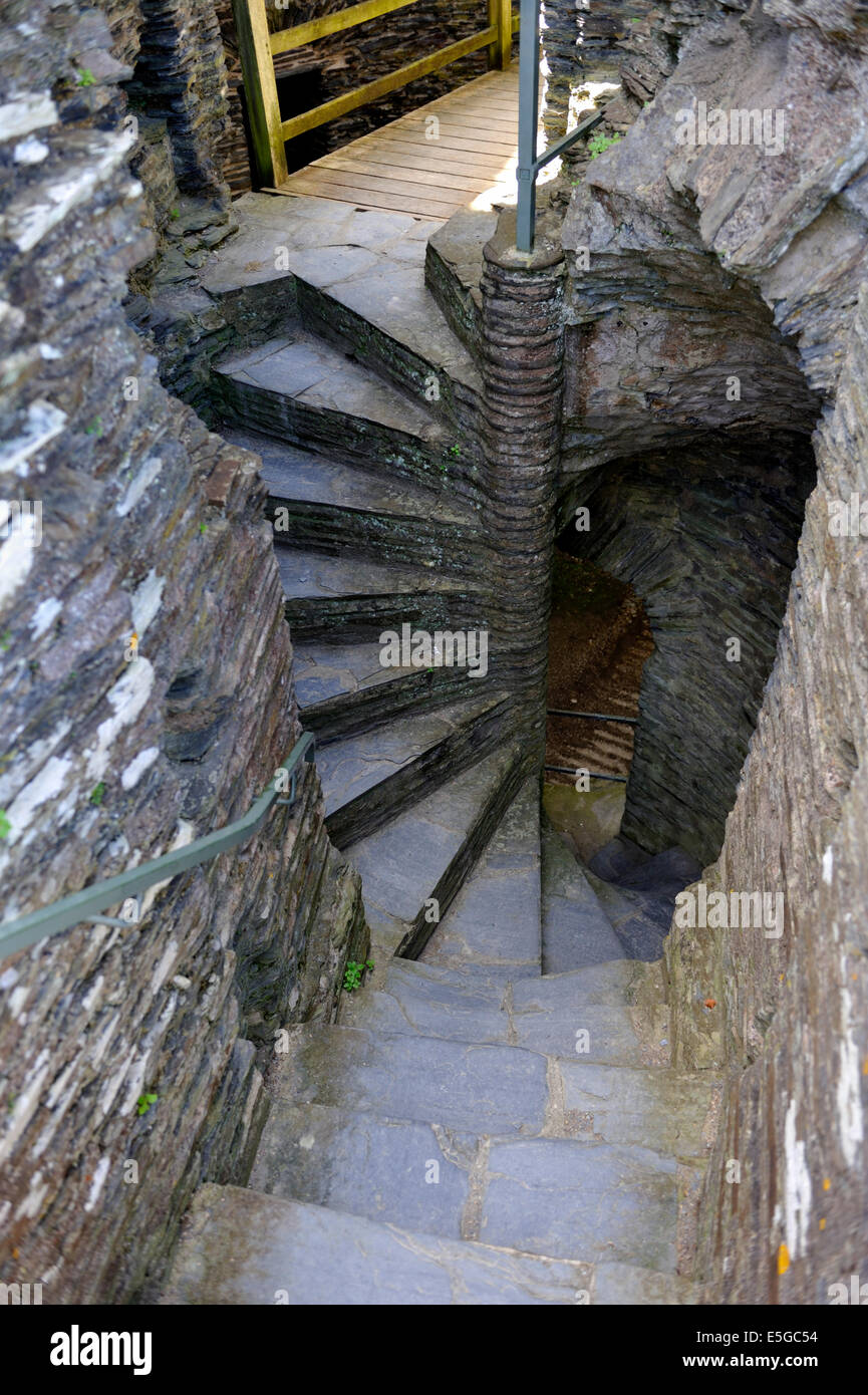 Scala di pietra che mostra la costruzione in Cilgerran Castle Cilgerran, Pembrokeshire, West Wales Foto Stock