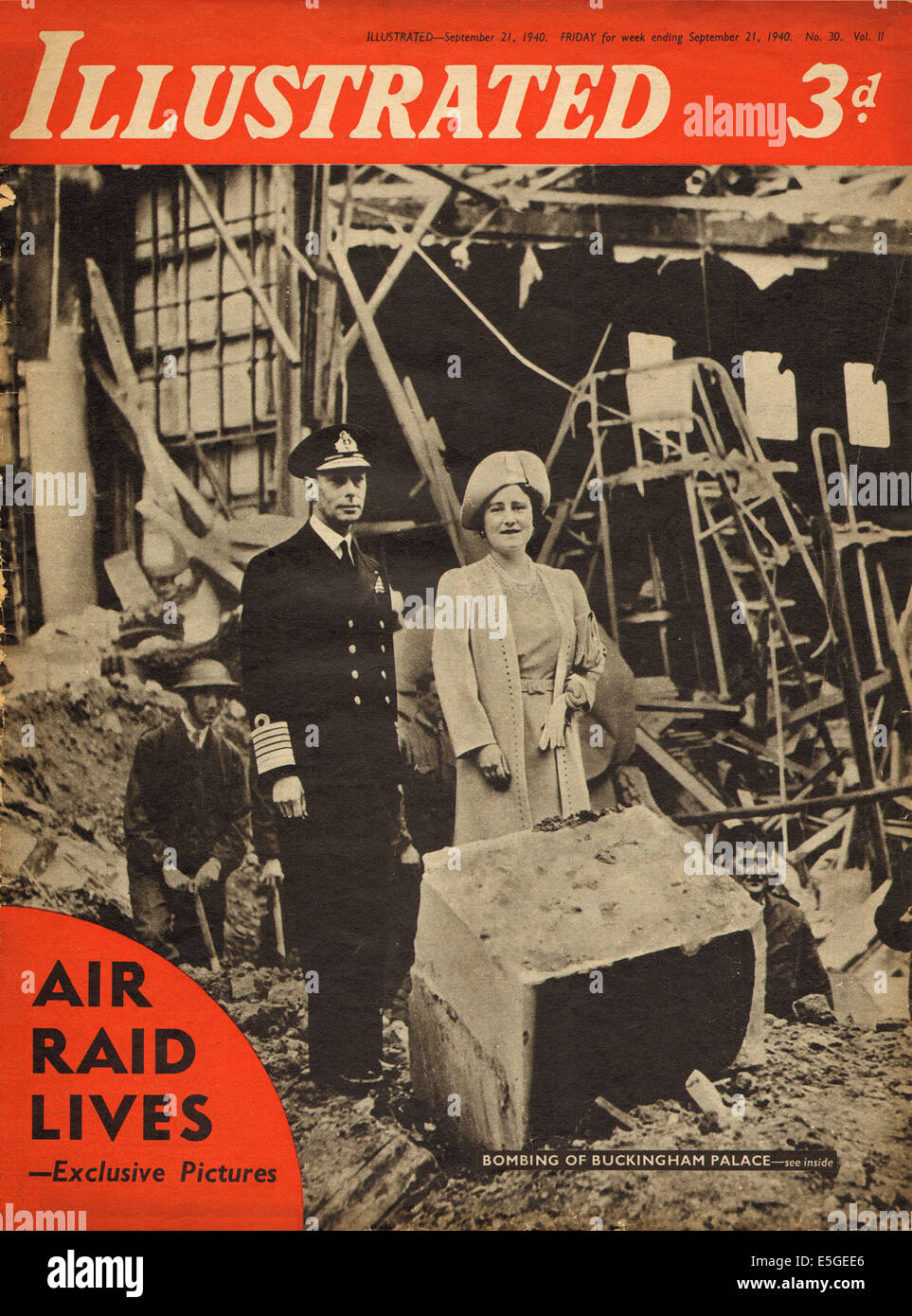 1940 rivista illustrata nella pagina anteriore King George VI & Queen Elizabeth vista la bomba danni a Buckingham Palace a Londra Foto Stock