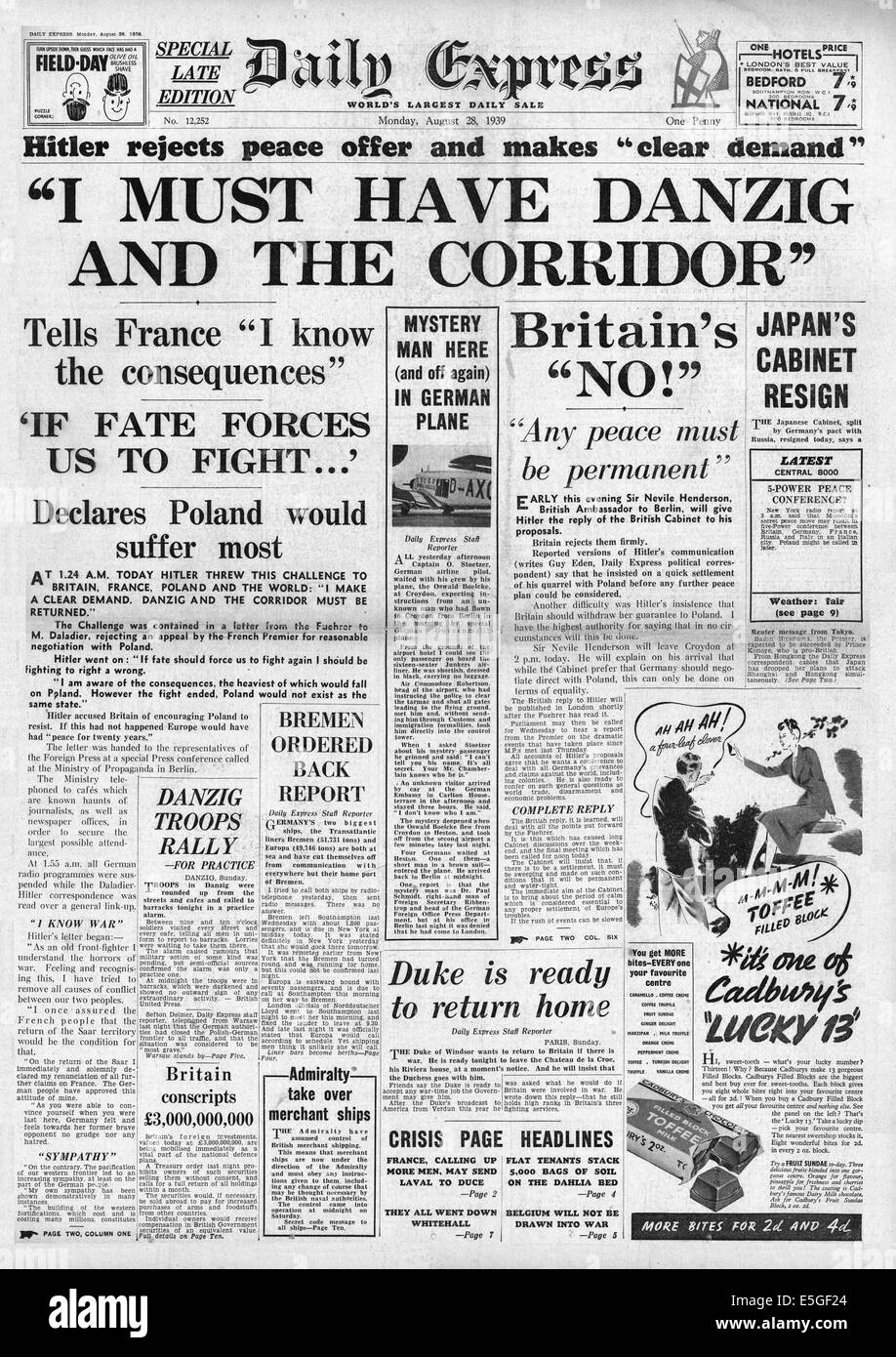 1939 Daily Express front page reporting Adolf Hitler esige di Danzica e il corridoio polacco Foto Stock