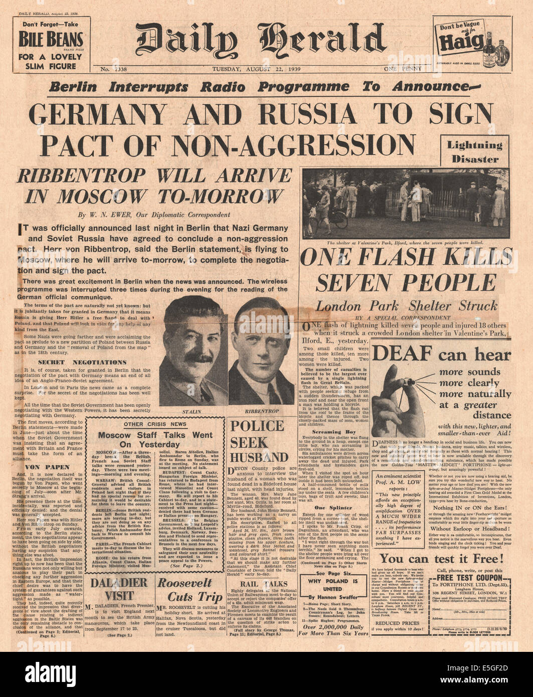 1939 Daily Herald pagina anteriore reporting Nazi-Soviet patto siglato dal ministro degli esteri tedesco Joachim Ribbetrop e il ministro degli esteri sovietico Vyacheslav Molotov Foto Stock