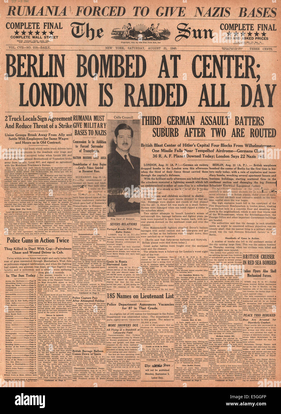 1940 Il Sole (New York) pagina anteriore reporting Luftwaffe bombardamento su Londra e RAF il bombardamento di Berlino Foto Stock