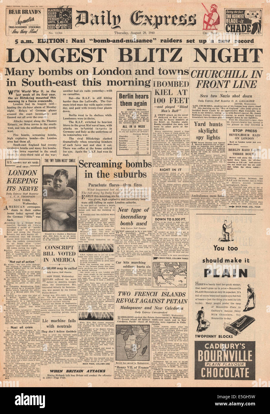 1940 Daily Express front page reporting Luftwaffe bombardamenti attraverso il Sud Est Inghilterra Foto Stock