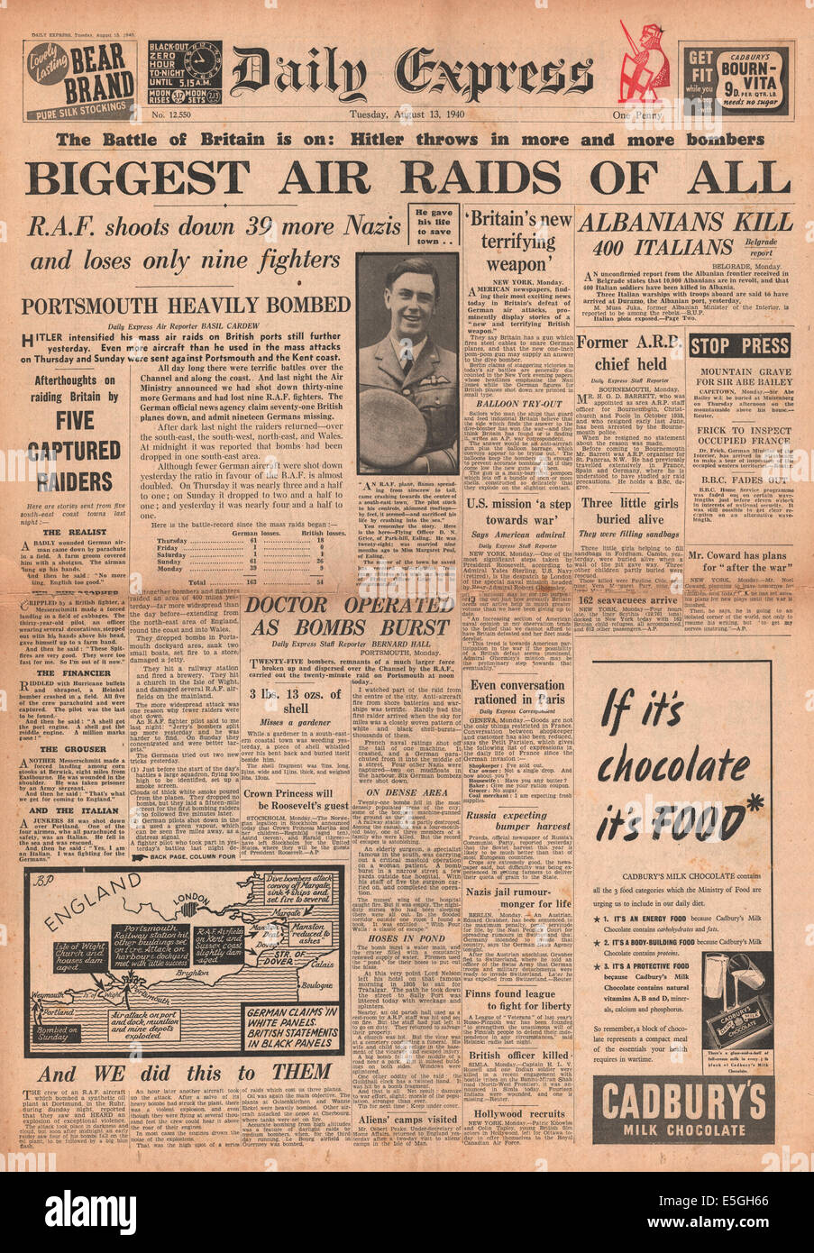 1940 Daily Express front page reporting Luftwaffe incursioni aeree su Londra e il Sud Est Inghilterra Foto Stock