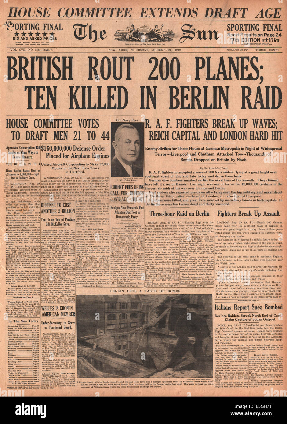 1940 Il Sole (New York) pagina anteriore reporting Luftwaffe incursioni Gran Bretagna e RAF bombardato Berlino Foto Stock