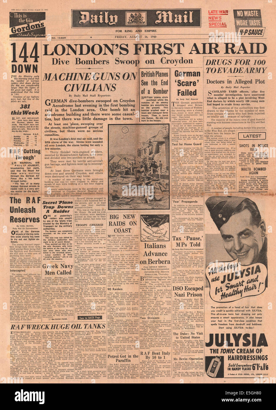 1940 Daily Mail front page reporting Luftwaffe bombardamenti su Londra Foto Stock