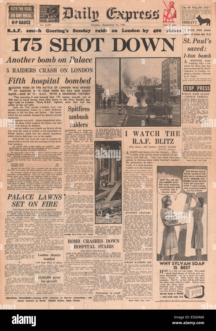 1940 Daily Express front page reporting RAF e Luftwaffe le battaglie per Londra e il Sud Est Inghilterra Foto Stock