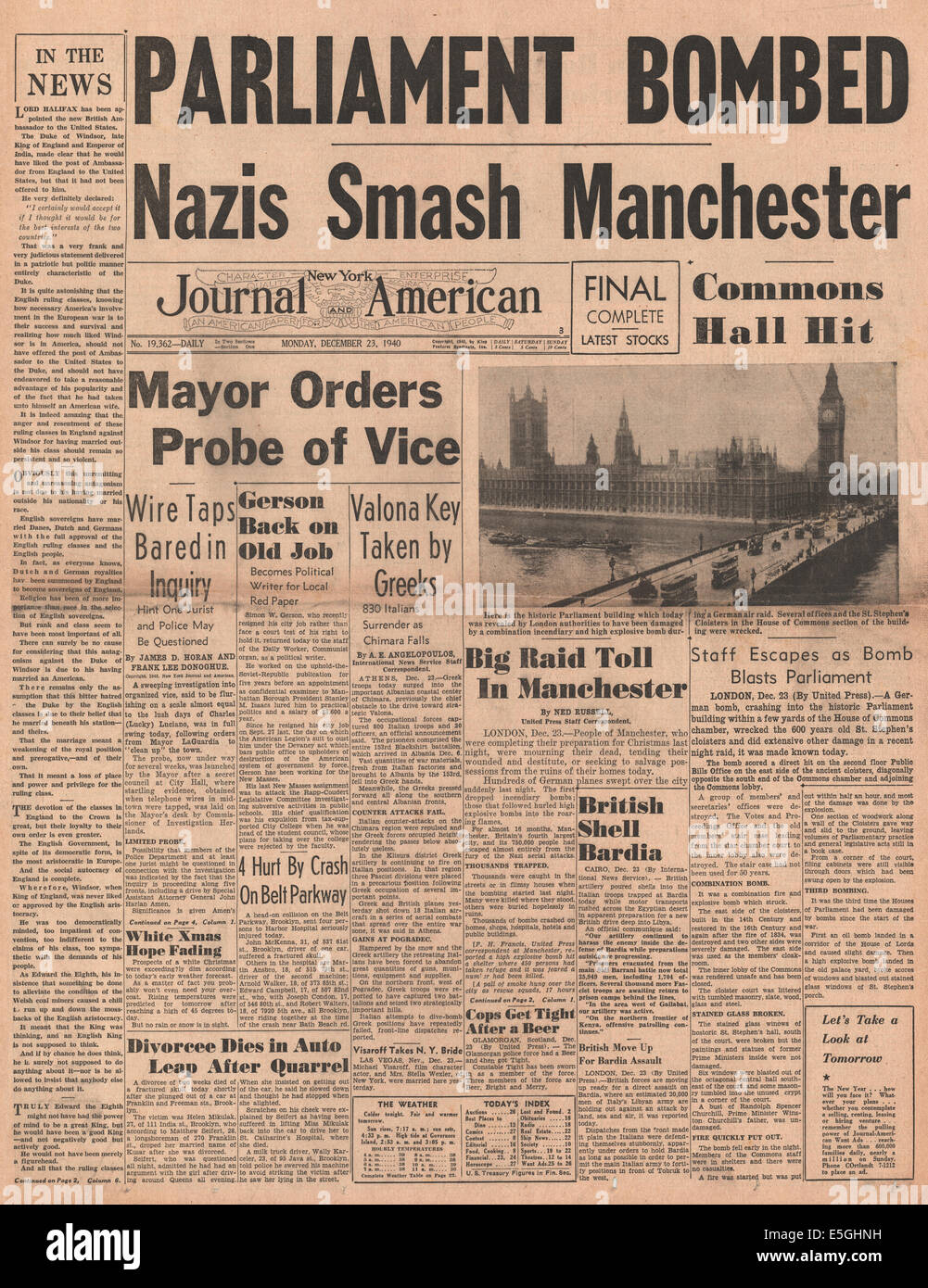 1940 New York Journal-American front page reporting Luftwaffe bombardamenti su Londra e Manchester, tra cui British gli edifici del Parlamento europeo (House of Commons) Foto Stock