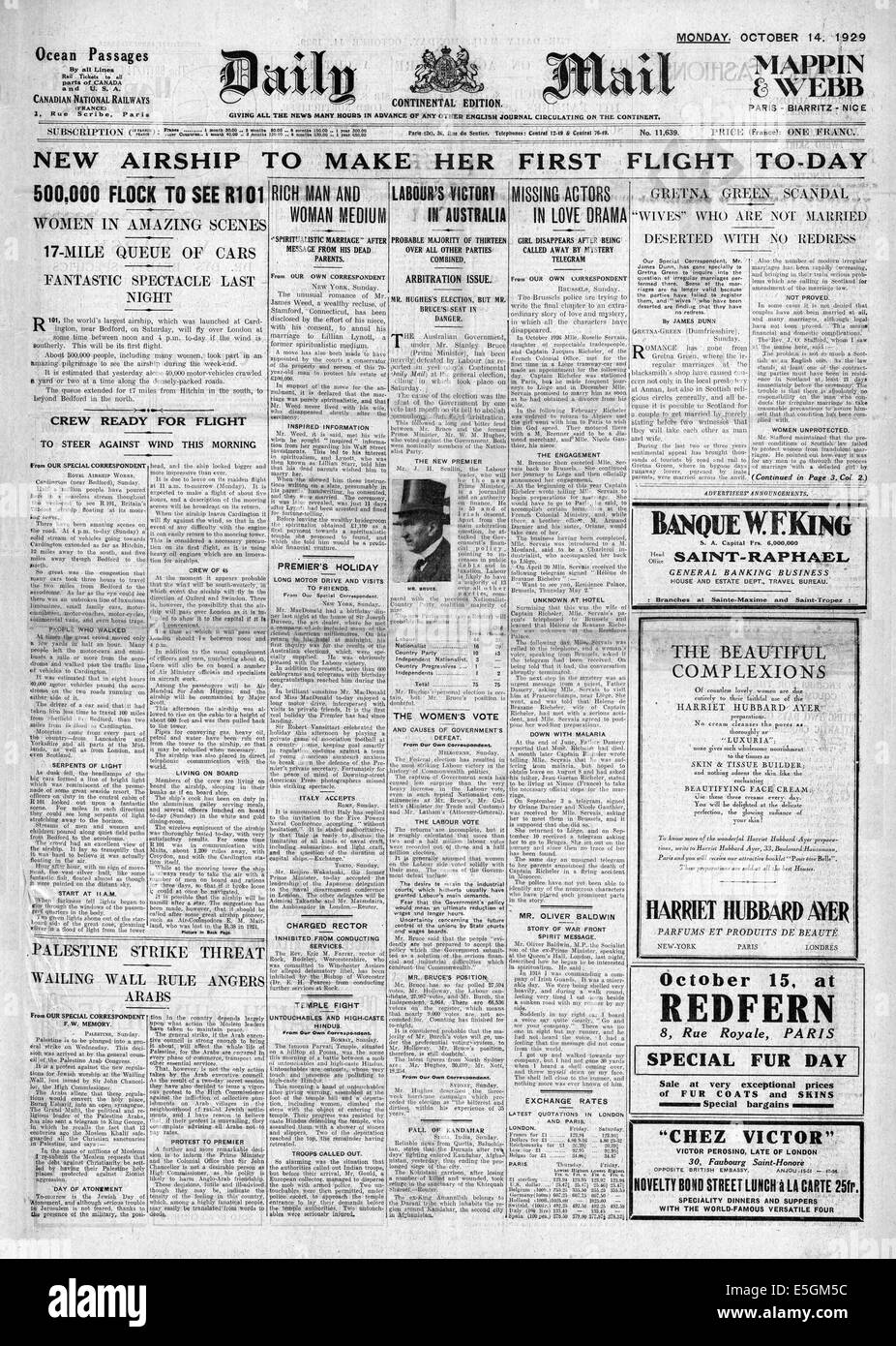 1929 Daily Mail pagina anteriore segnalato il volo inaugurale del dirigibile R101 Foto Stock