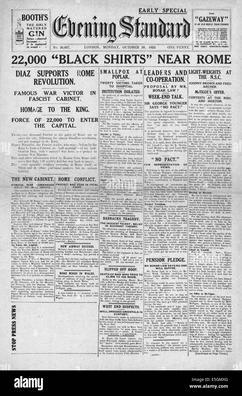 1922 Evening Standard (Londra) pagina anteriore reporting di Mussolini Camicie Nere di assumere il controllo in Italia Foto Stock