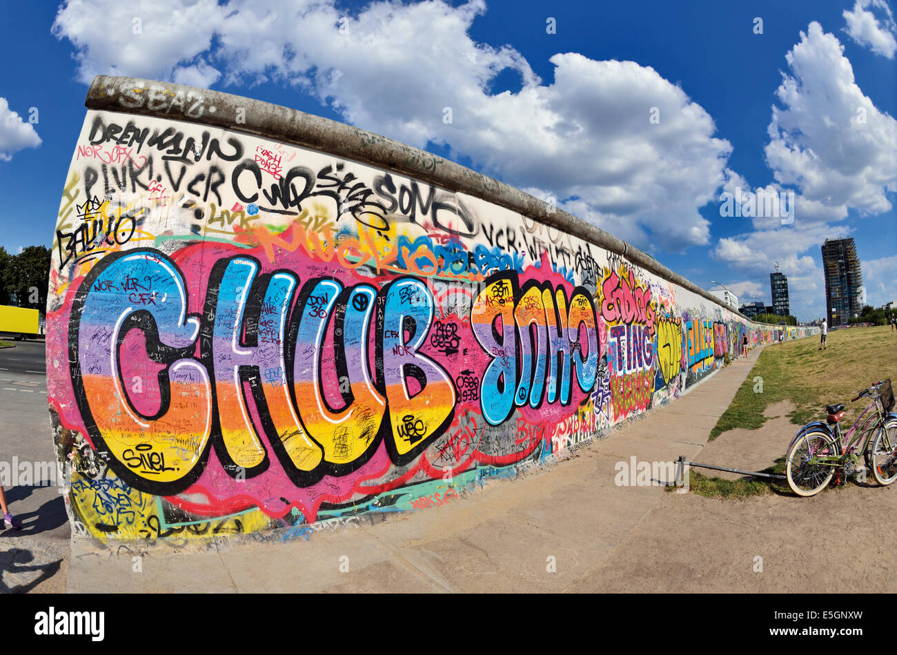 Germania Berlino: una parte del vecchio Muro di Berlino a East Side Gallery Foto Stock
