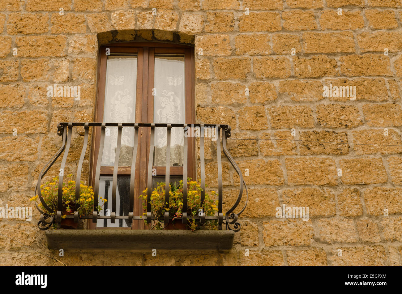 Vecchio balcone, Italia Foto Stock