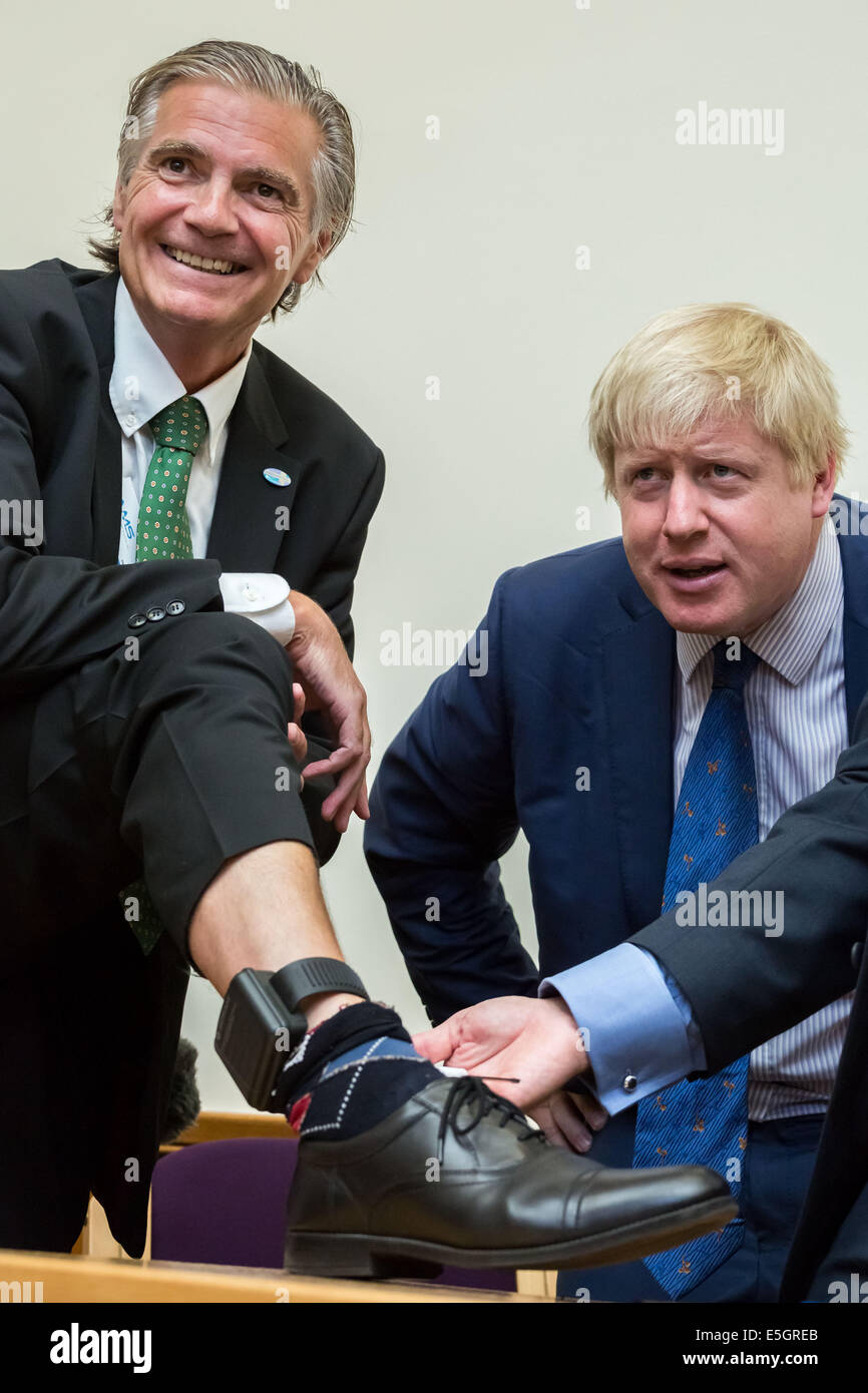 Londra, Regno Unito. 31 Luglio, 2014. Londra: il sindaco Boris Johnson lancia la sobrietà 'tag' regime di bevitori binge Credito: Guy Corbishley/Alamy Live News Foto Stock