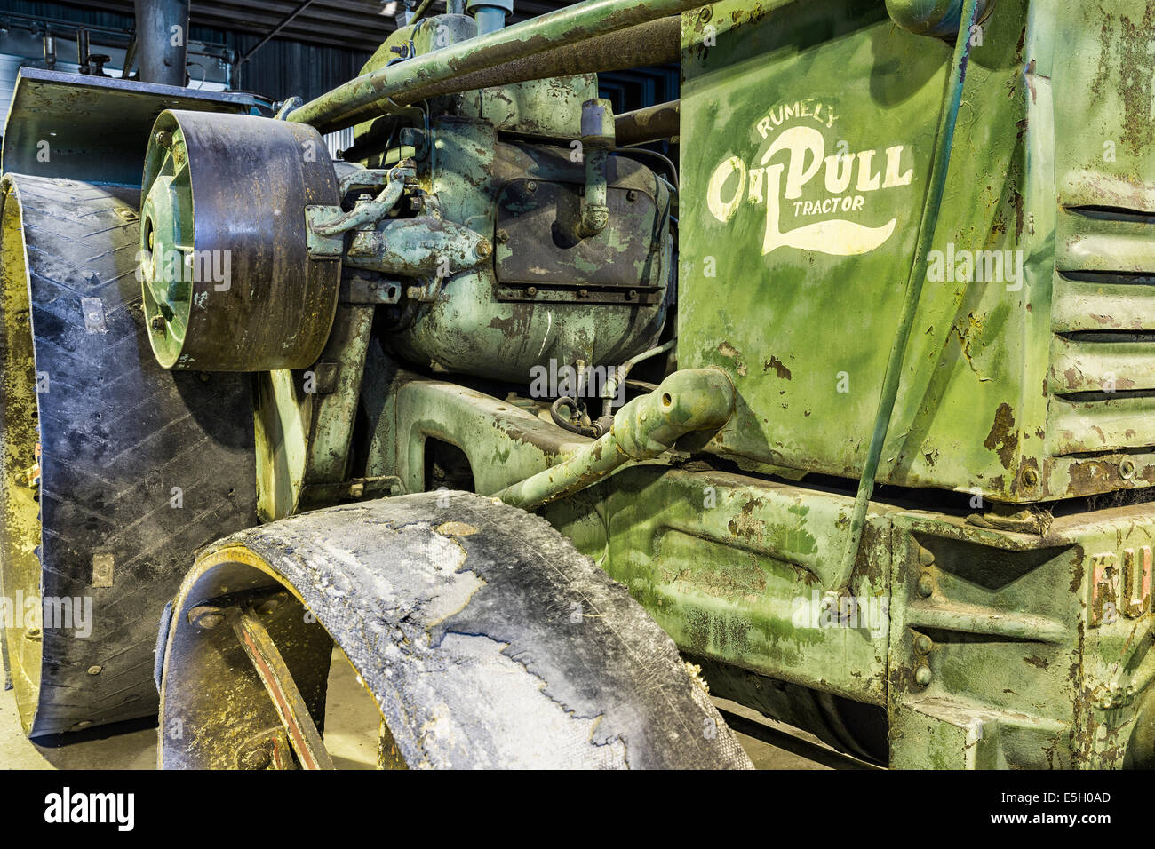 Vintage olio Rumely tirare il trattore, vicino, Mennonita Heritage Village, Steinbach, Manitoba, Canada Foto Stock