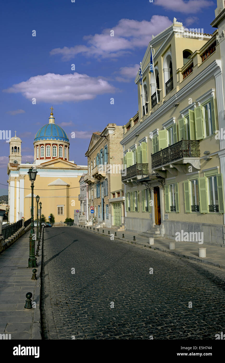La chiesa di Agios Nikolaos (Saint Nicolas) nel quartiere Vaporia di Ermoupoli città in Syros Island, Cicladi Grecia Foto Stock