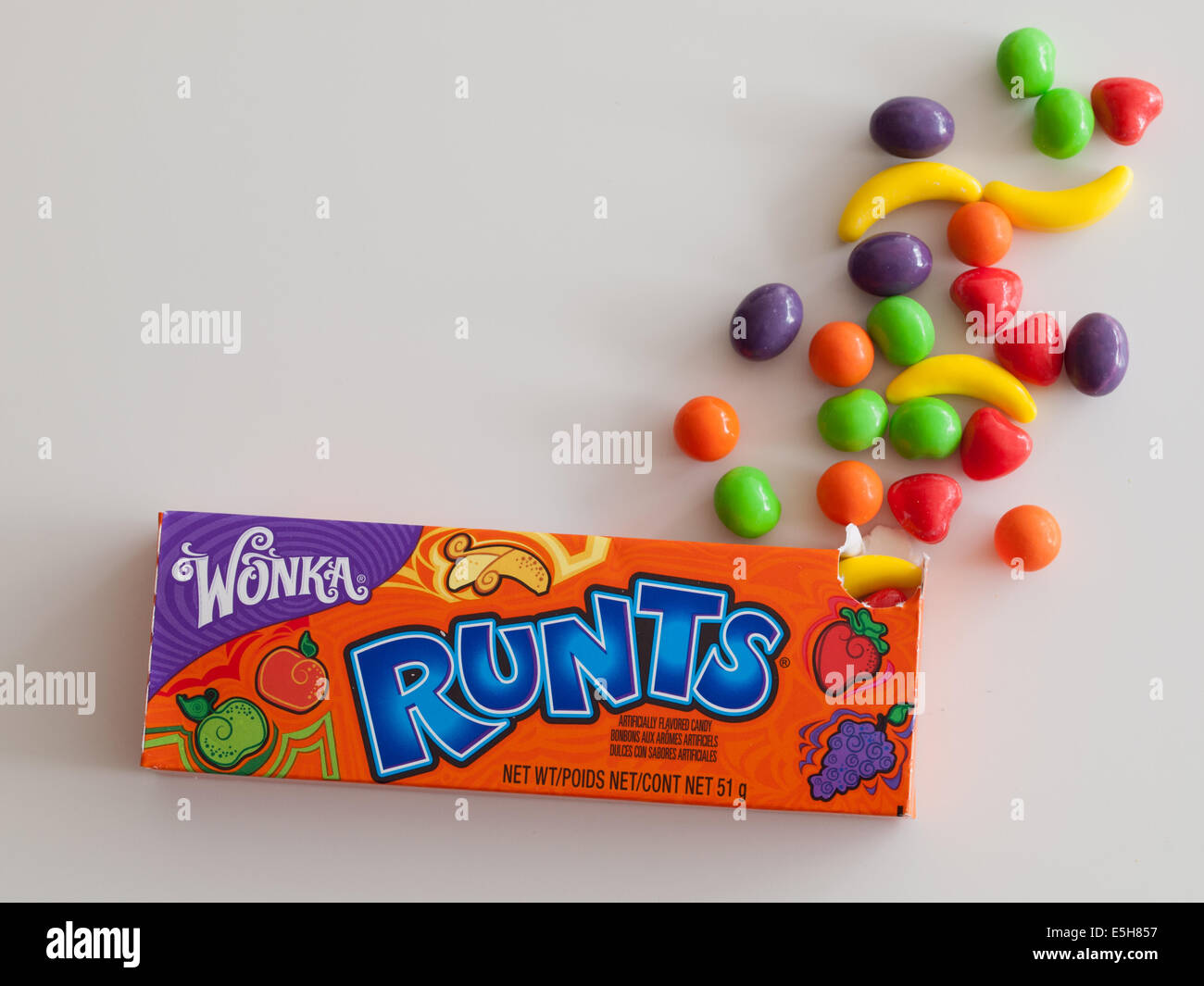 Una scatola di Runts (o frutta) Runts candy. Queste caramelle dure sono  venduti da Nestlé sotto il Willy Wonka Candy brand aziendale Foto stock -  Alamy