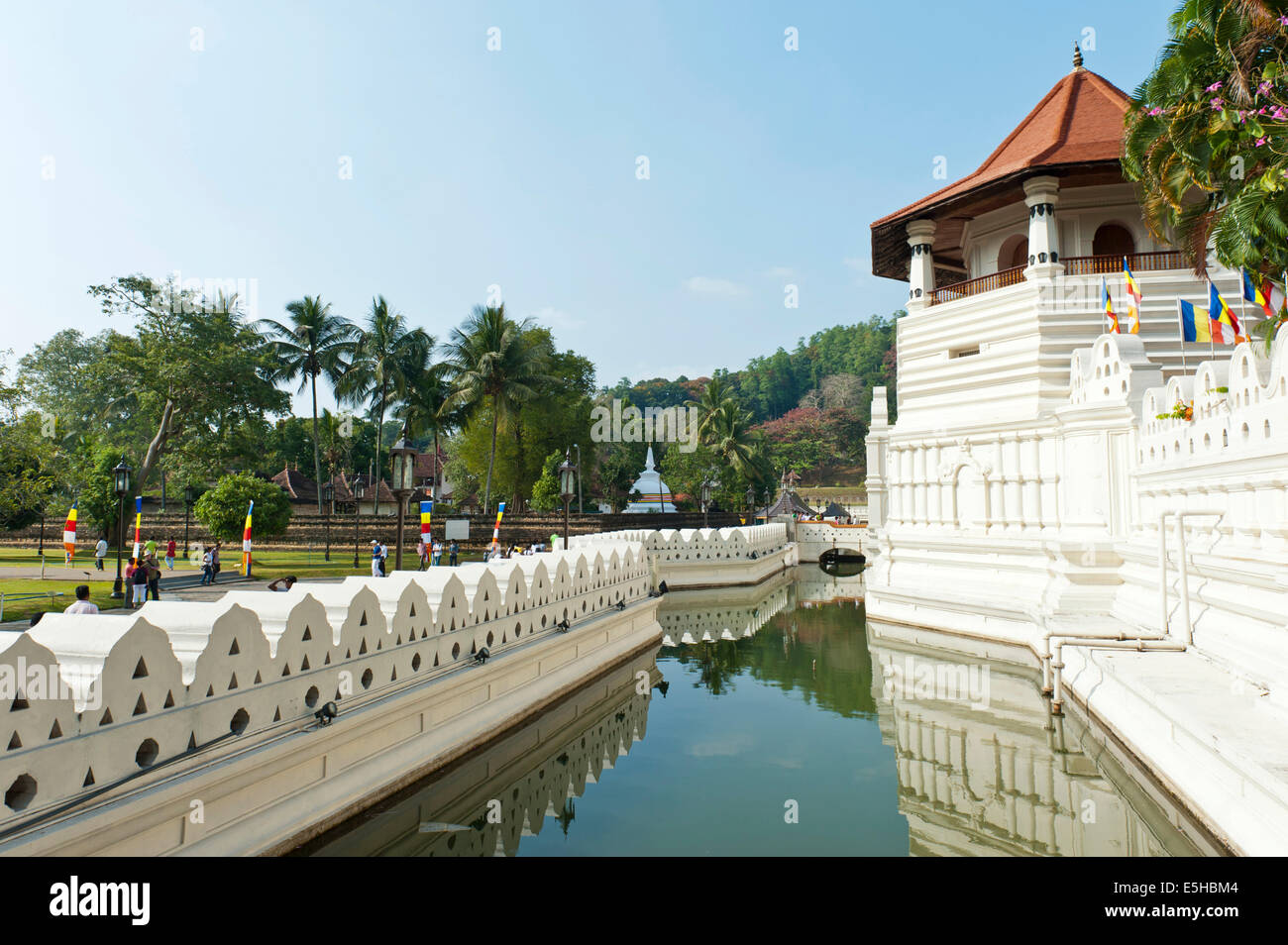 Tempio del dente, Sri Dalada Maligawa, parete e fossato, Kandy, Sri Lanka Foto Stock