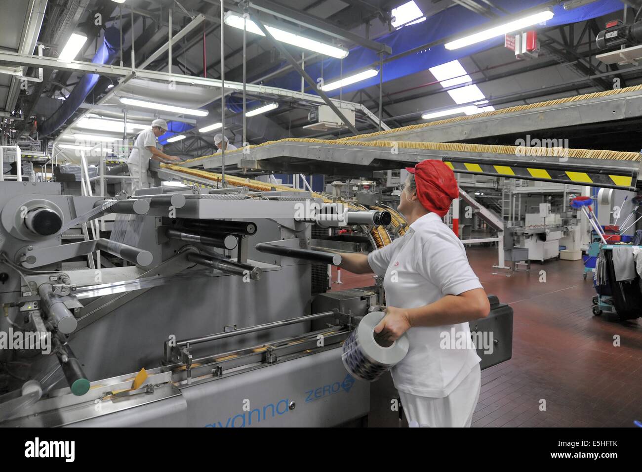 Novara (Italia), Pavesi impianto (Gruppo Barilla), la linea di produzione di cracker, reparto confezionamento Foto Stock