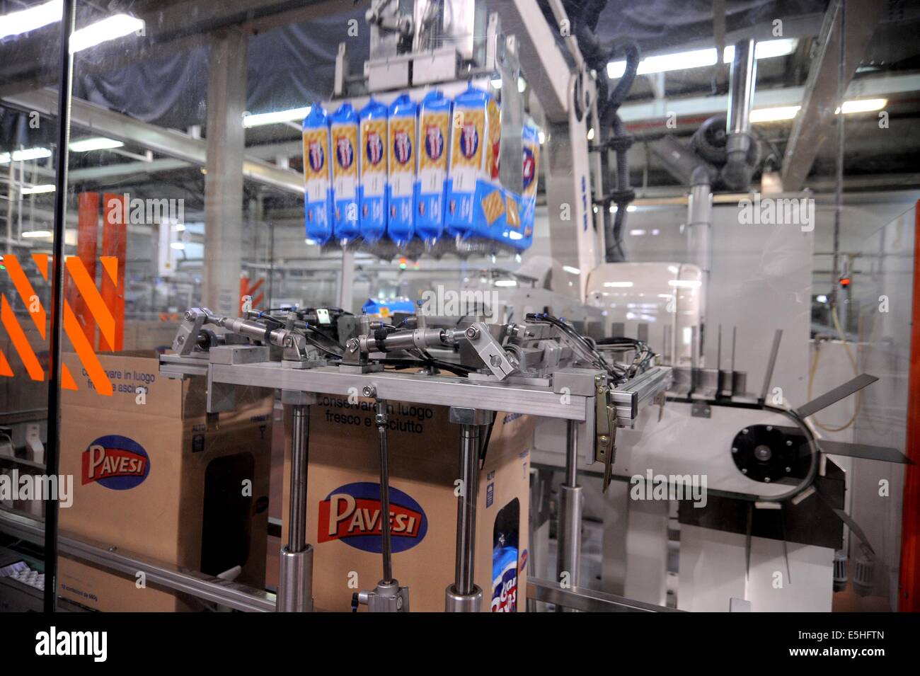 Novara (Italia), Pavesi impianto (Gruppo Barilla), la linea di produzione di cracker, reparto confezionamento Foto Stock
