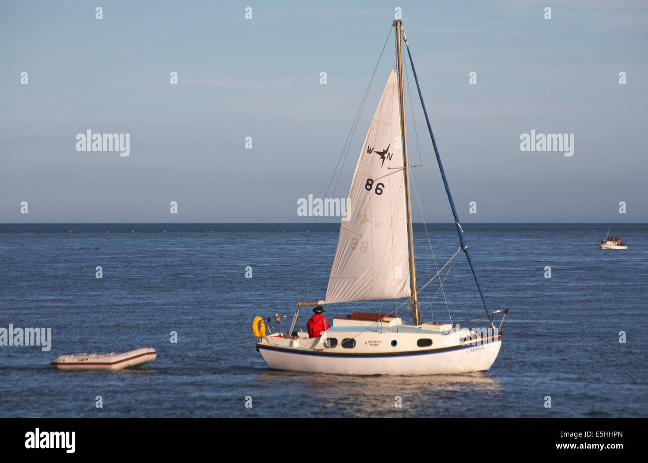 Naviga alla luce della sera a Sandbanks, Dorset UK a luglio Foto Stock