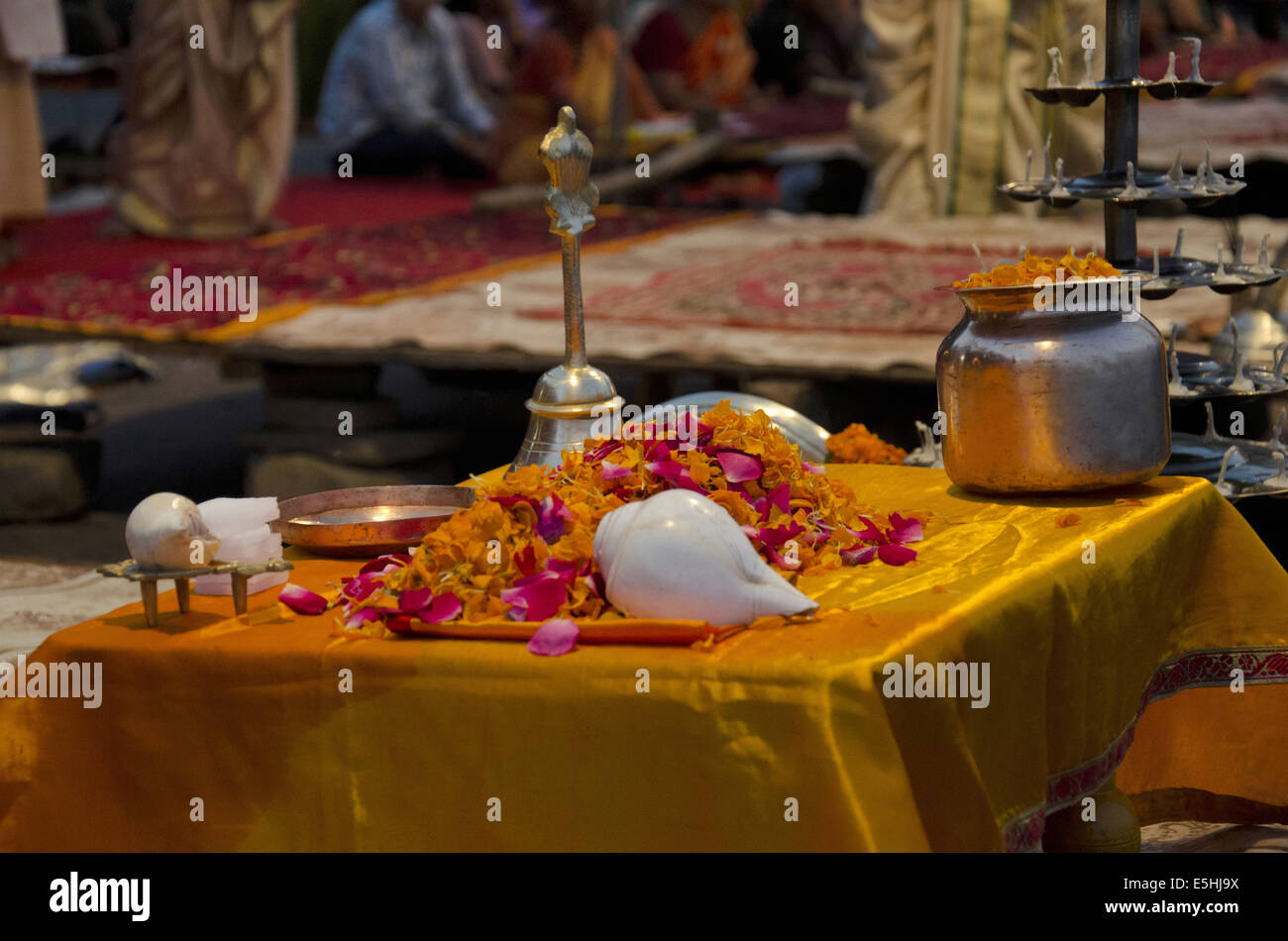 Ganga Pooja, Dashashwamedh Ghat Varanasi, Benares, Uttar Pradesh, India Foto Stock