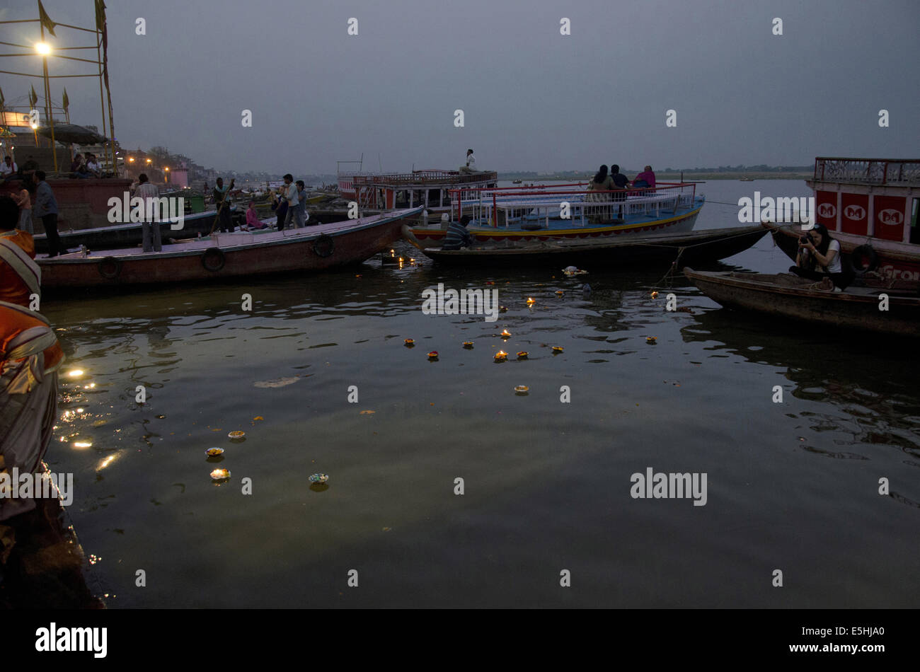 Ganga Pooja, Dashashwamedh Ghat Varanasi, Benares, Uttar Pradesh, India Foto Stock