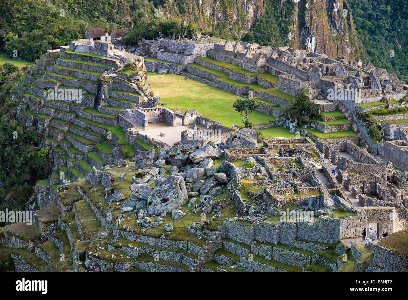 Rovine, la città Inca di Machu Picchu con la piazza principale o Plaza Principal e terrazze, Patrimonio Mondiale dell UNESCO Foto Stock