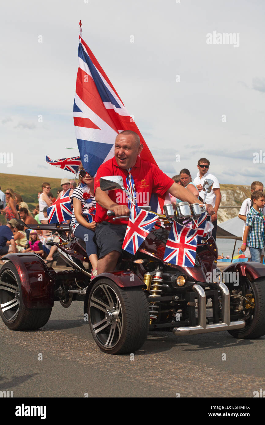 Swanage sfilata di carnevale processione in luglio con il tema celebrare la Gran Bretagna Foto Stock