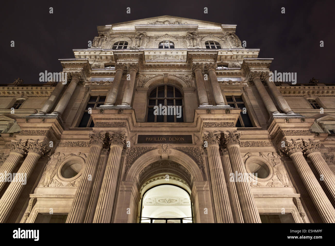 Museo del Louvre facciata in parigi, pavilion denon, Francia Foto Stock