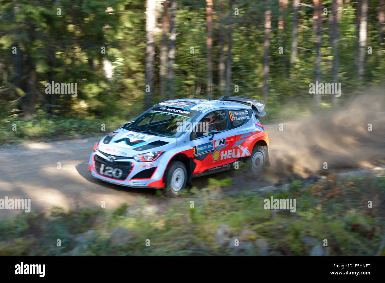 JYVÄSKYLÄ, Finlandia. 31 Luglio, 2014. Juho Hanninen (FIN) con il suo co-pilota Tomi Tuominen (FIN) nella loro Hyundai i20 WRC in SS10 Päijälä venerdì 1 agosto 2014. Jyväskylä, Finlandia Credito: Markku Heikkilä/Alamy Live News Foto Stock