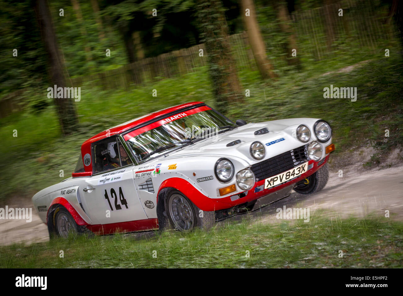 1974 Fiat 124 Abarth con driver Bill Gwynne al 2014 Goodwood Festival of Speed, Sussex, Inghilterra, Regno Unito. Foto Stock