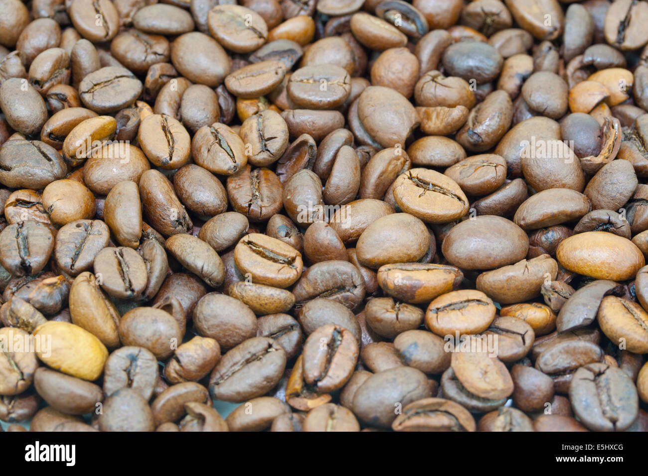 Braune Kaffeebohnen Foto Stock