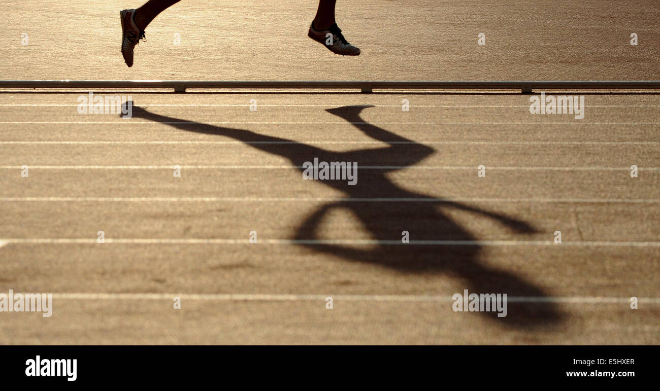 Uomini 3000m Siepi donna salto in alto HAMPDEN PARK GLASGOW Scozia 01 Agosto 2014 Foto Stock